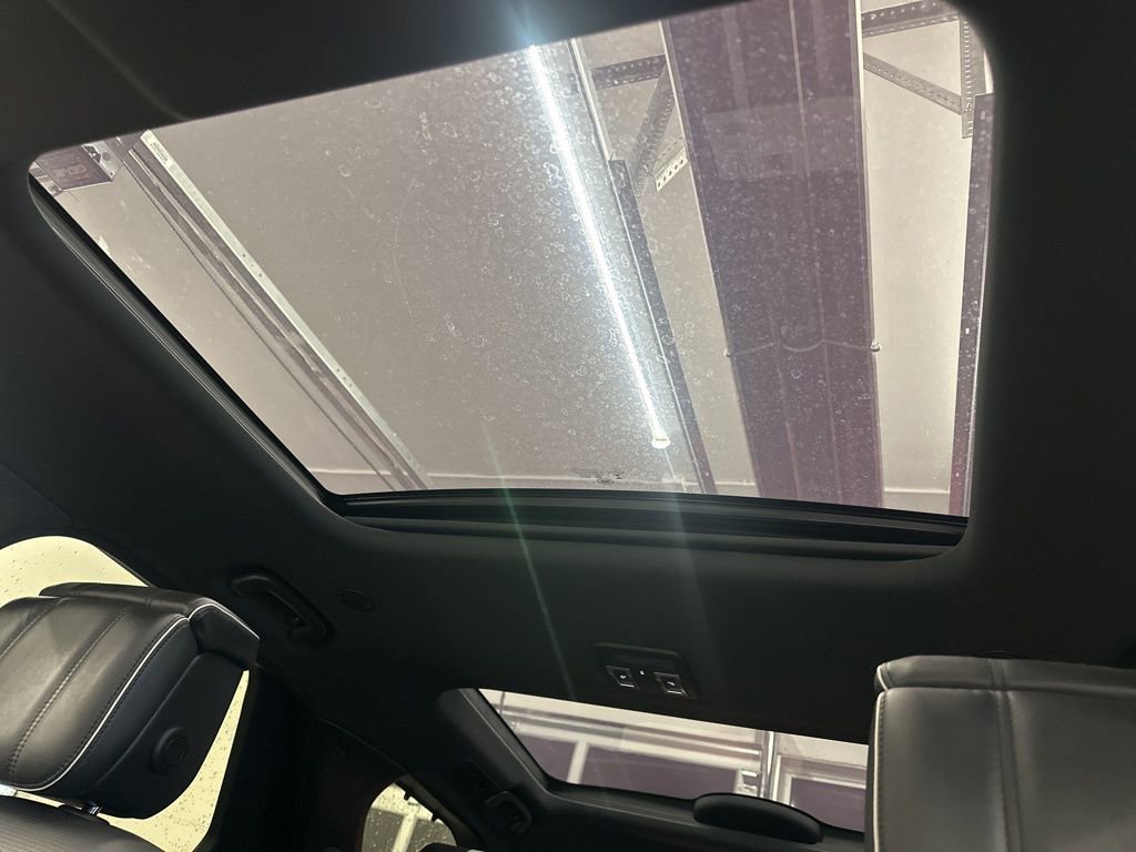 Used 2022 Land Rover Discovery HSE R-Dynamic image 22