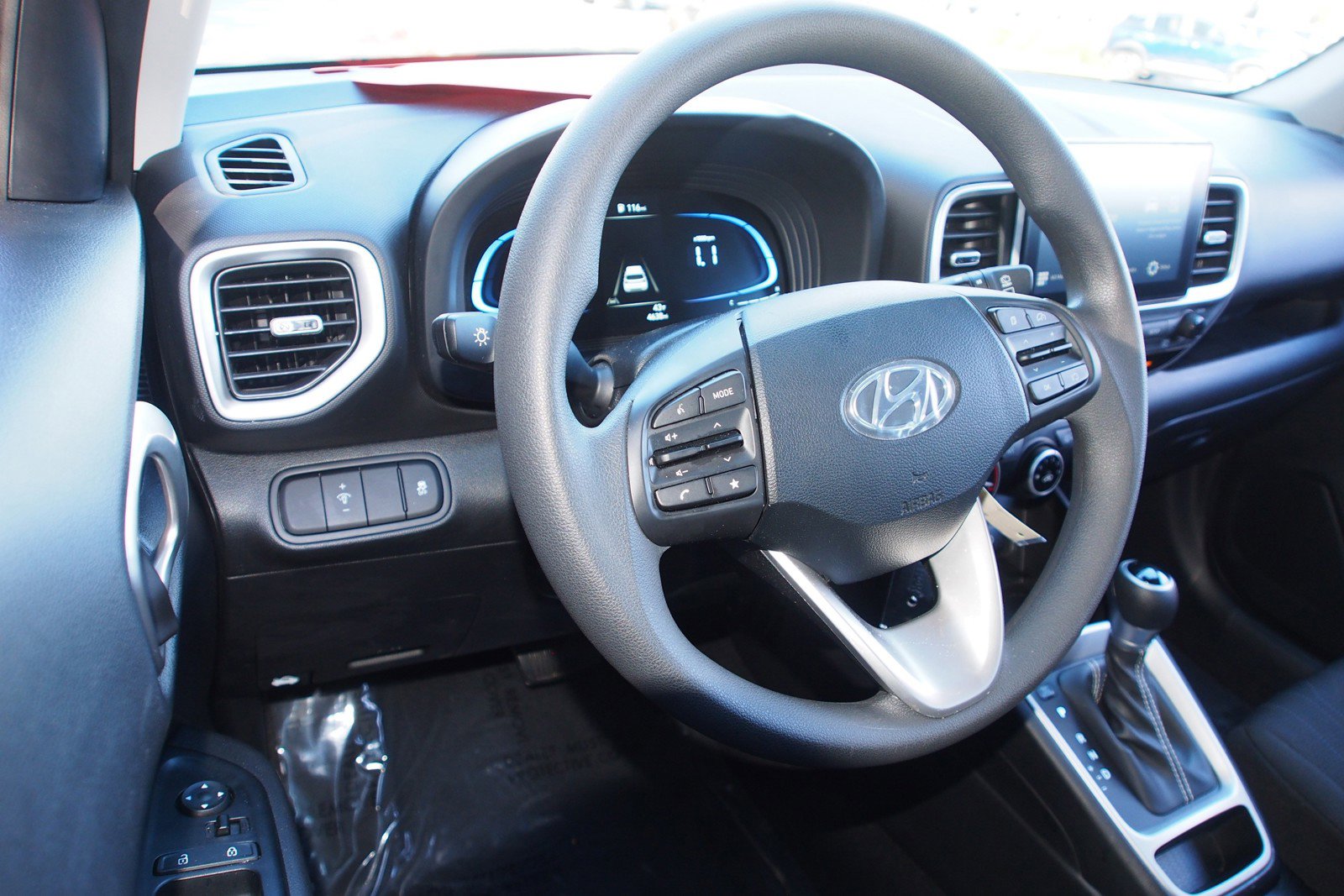 Used 2025 Hyundai Venue SE image 15