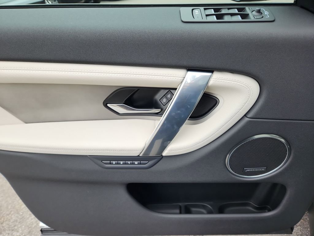 New 2026 Land Rover Discovery Sport Landmark image 24