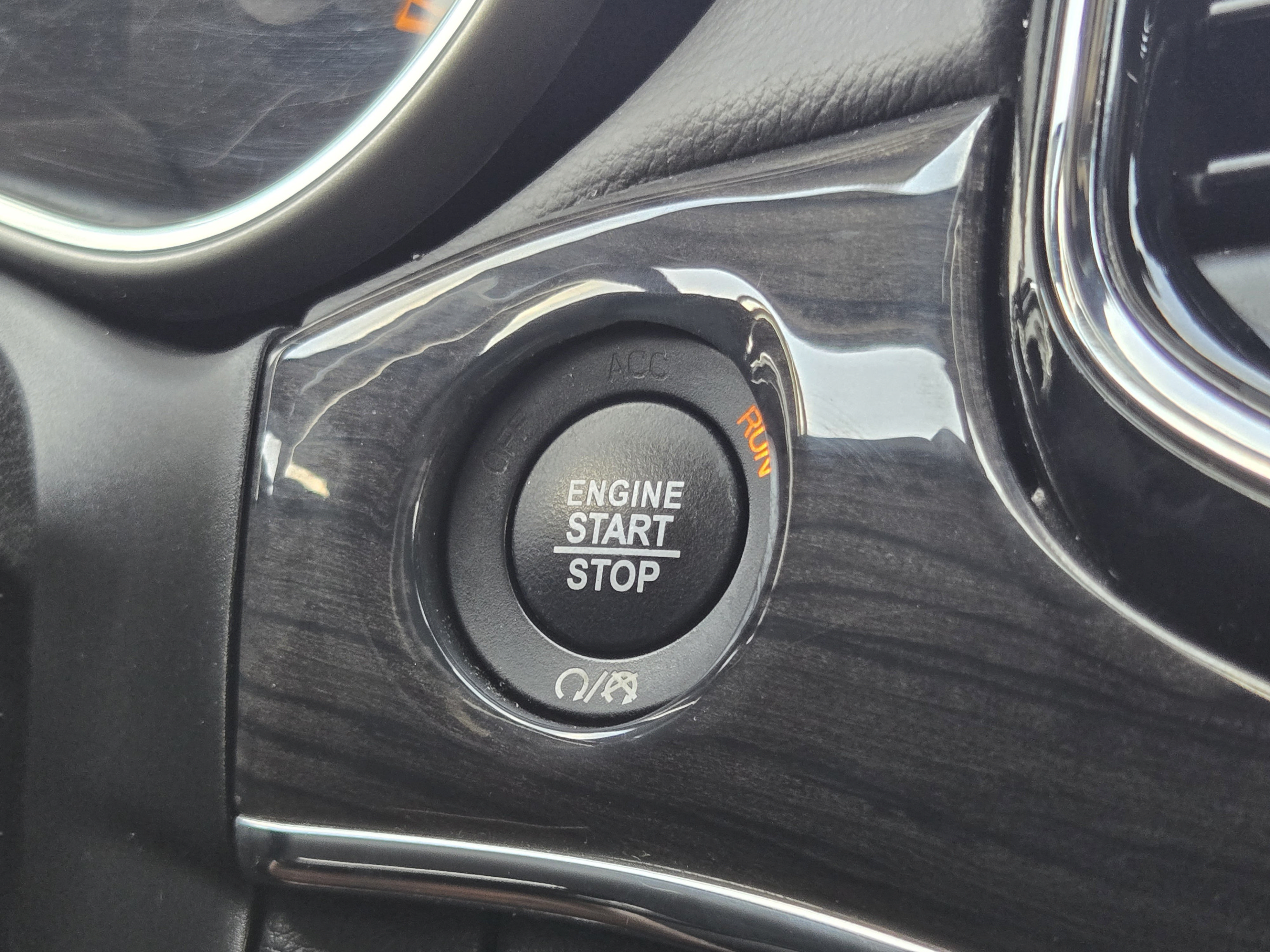 Used 2020 Jeep Grand Cherokee Overland RWD image 17