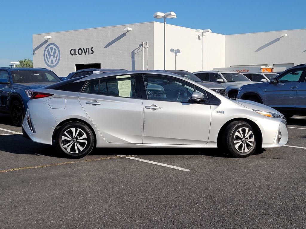 Used 2017 Toyota Prius Prime Advanced w/ Carpet Mat Package FWD image 5