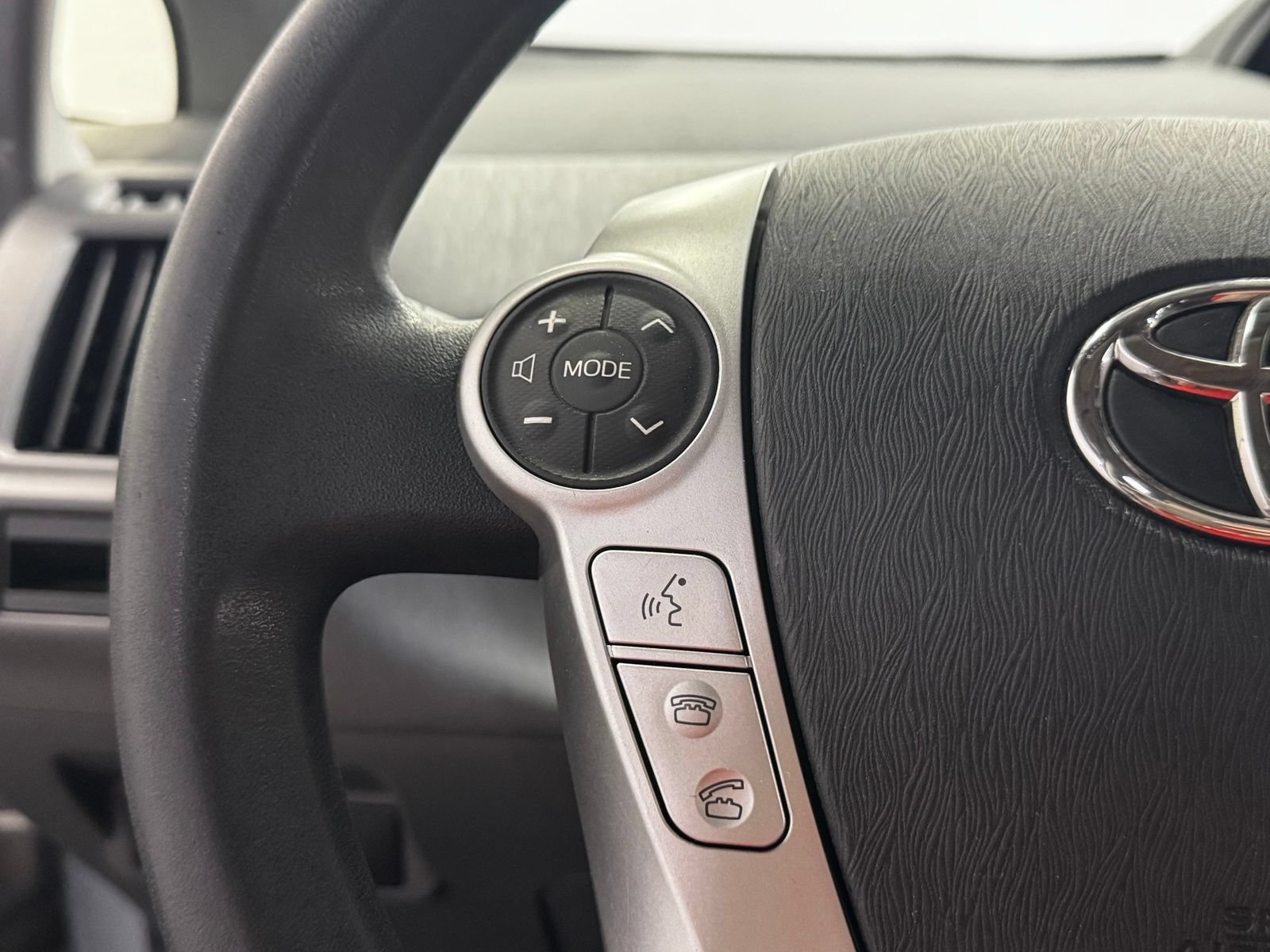 Used 2012 Toyota Prius V Three FWD image 22