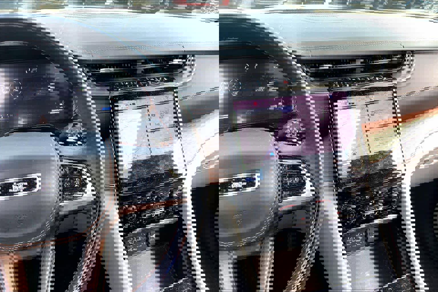 Used 2023 Jeep Grand Cherokee L Summit w/ Luxury Tech Group V image 7