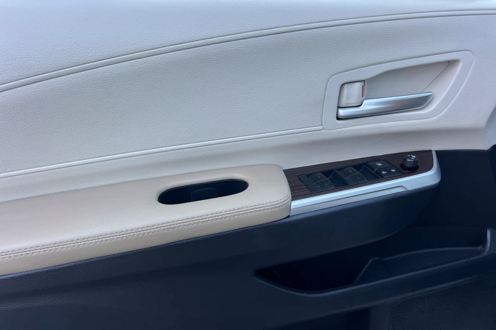 Certified 2022 Toyota Sienna XLE FWD image 12