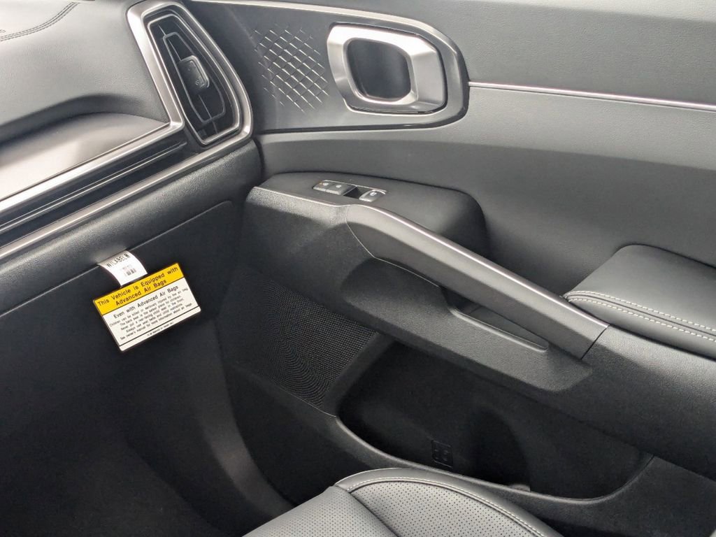 Used 2025 Kia Sorento S w/ Panoramic Sunroof Package FWD image 16