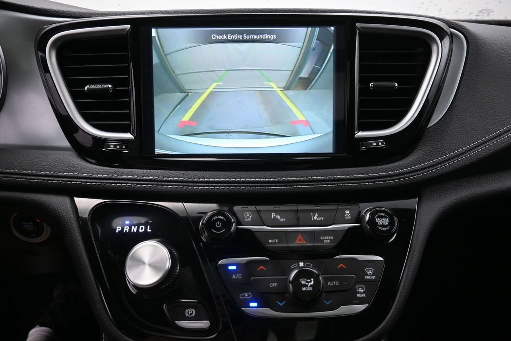 Used 2026 Chrysler Pacifica Limited w/ S Appearance Package FWD image 9