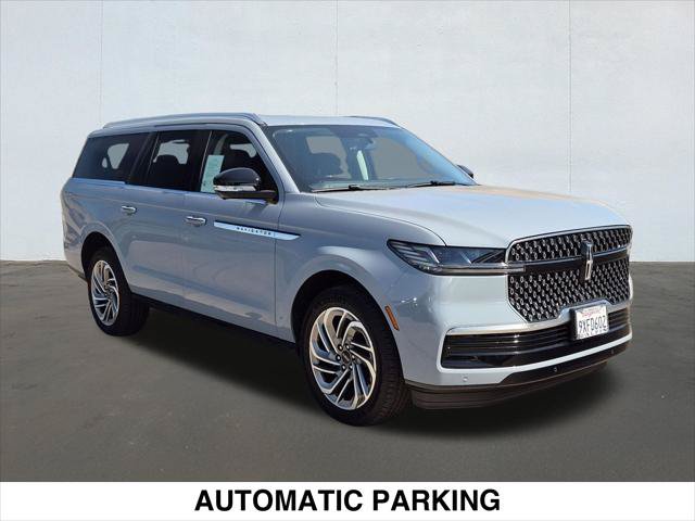 Used 2025 Lincoln Navigator L Reserve AWD/4WD image 3