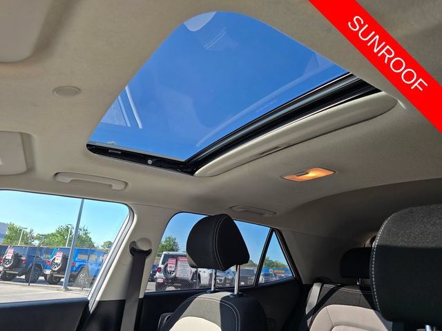Used 2025 Hyundai Venue SEL FWD image 26