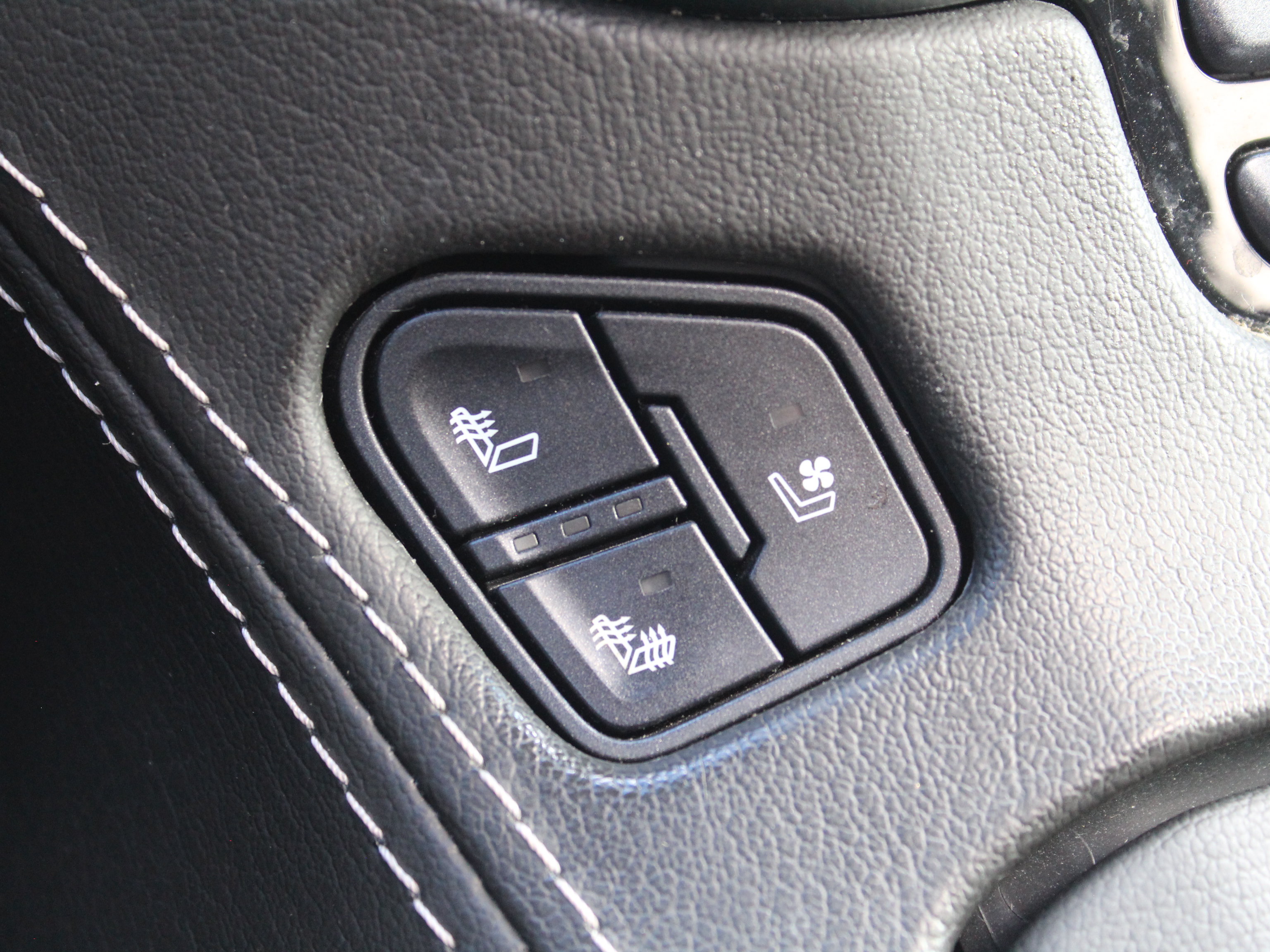 Used 2019 Chevrolet Tahoe Premier AWD/4WD image 20