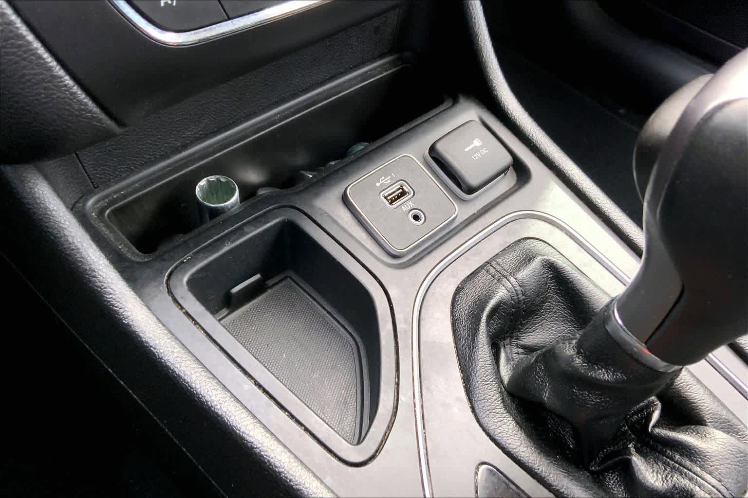 Used 2021 Jeep Cherokee Latitude Plus FWD image 35