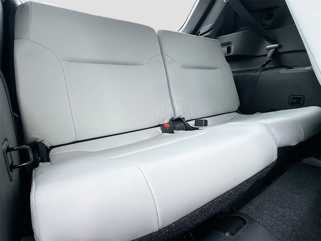 New 2025 Mitsubishi Outlander SE image 29