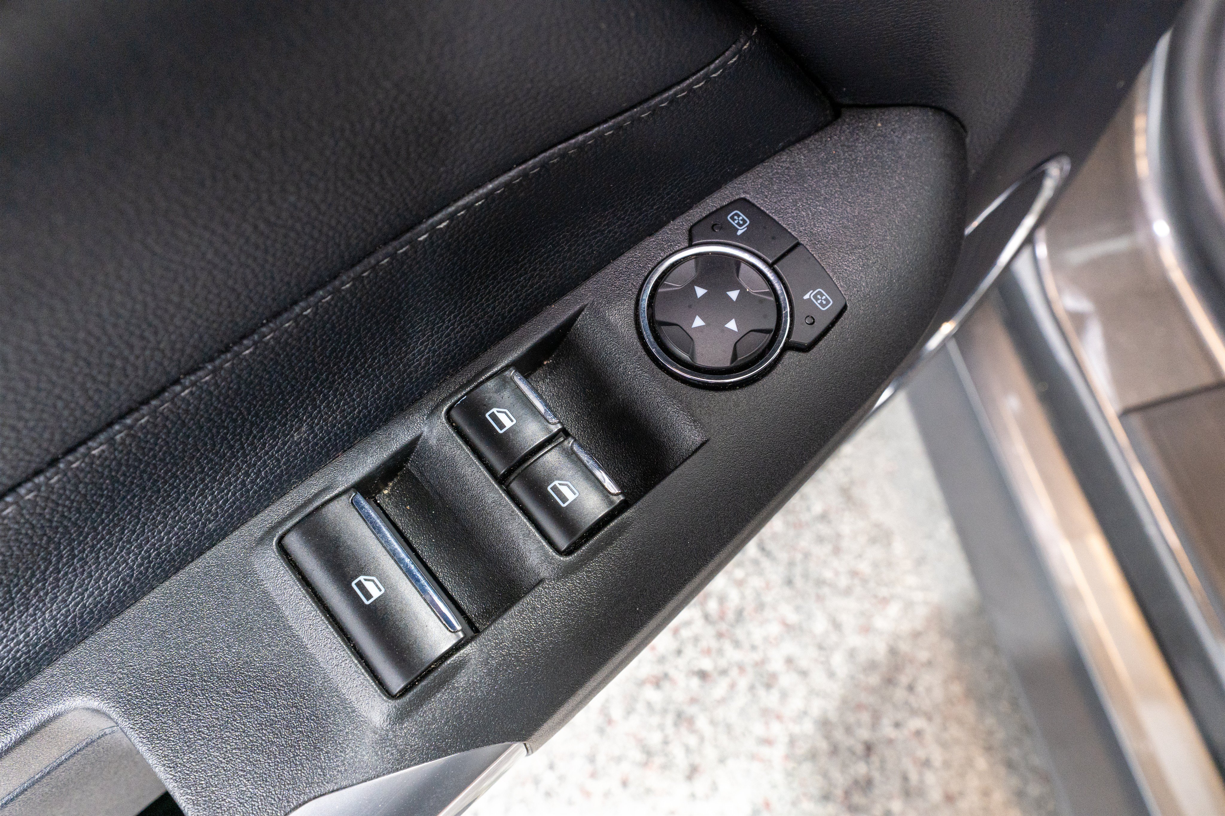 Used 2018 Ford Mustang Premium RWD image 16