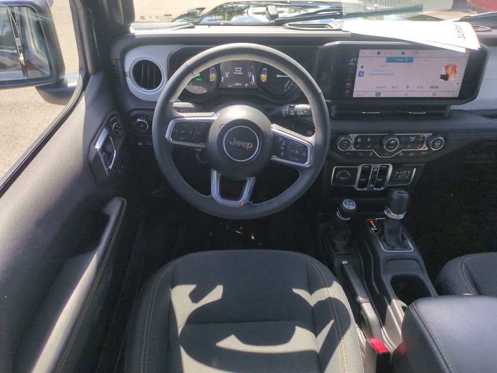 Used 2025 Jeep Wrangler Unlimited Sahara w/ Safety Group AWD/4WD image 17