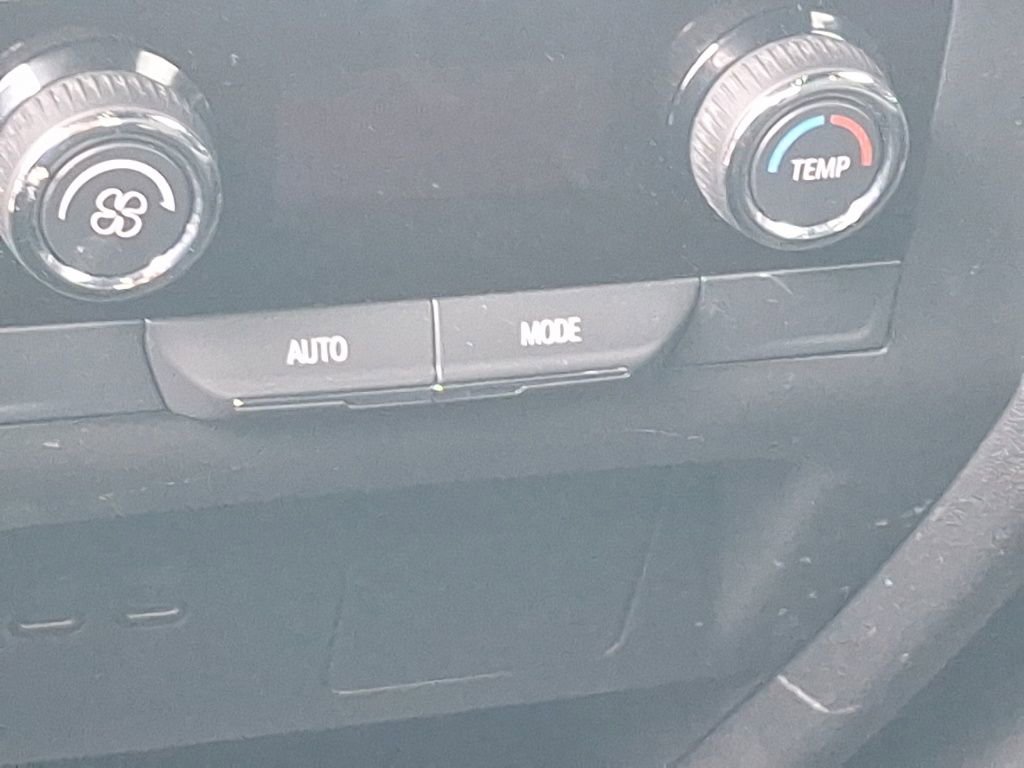 Used 2025 Chevrolet Traverse LT image 23