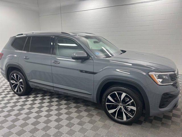 Used 2025 Volkswagen Atlas SEL Premium R-Line image 4