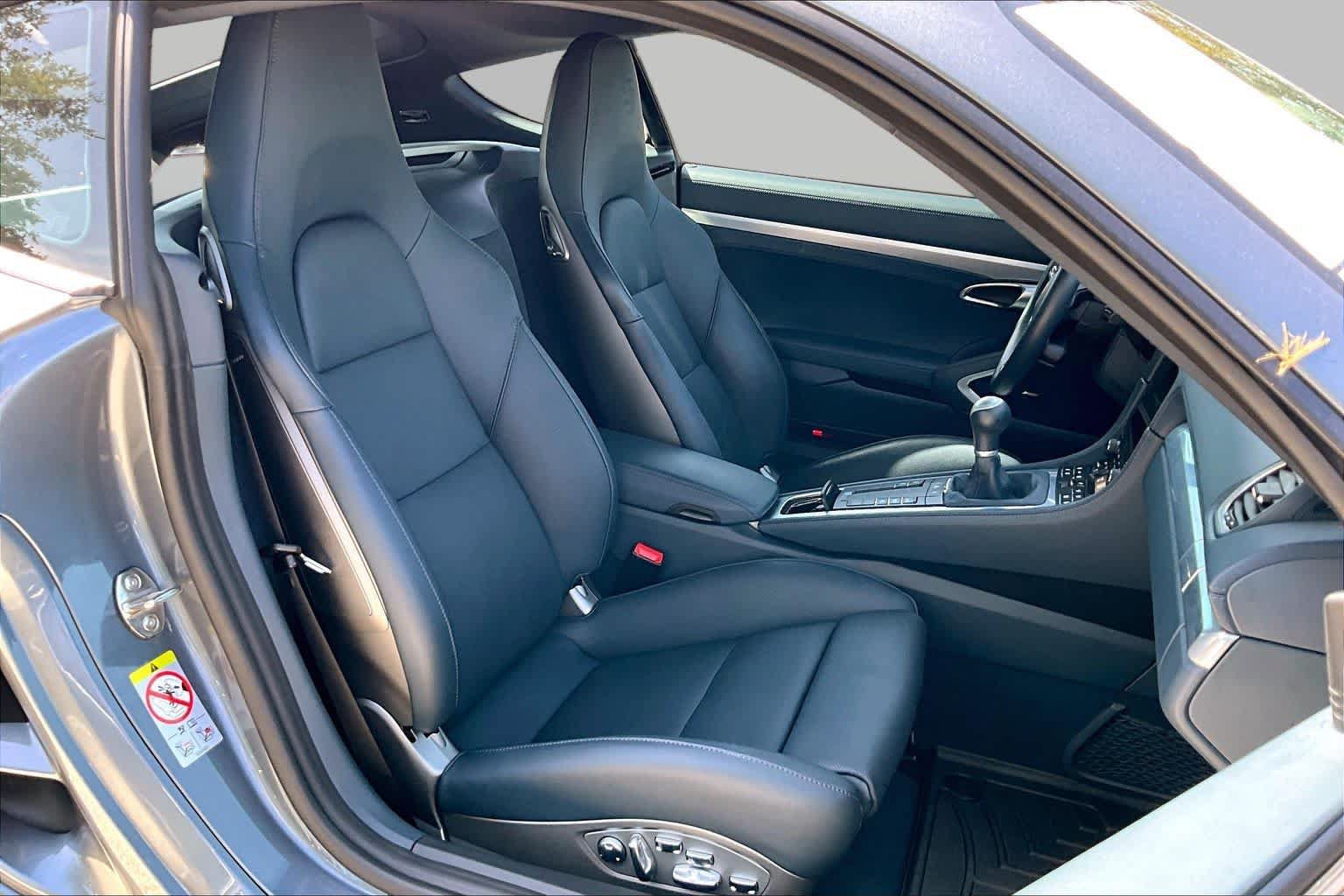Used 2025 Porsche 718 Cayman RWD image 9