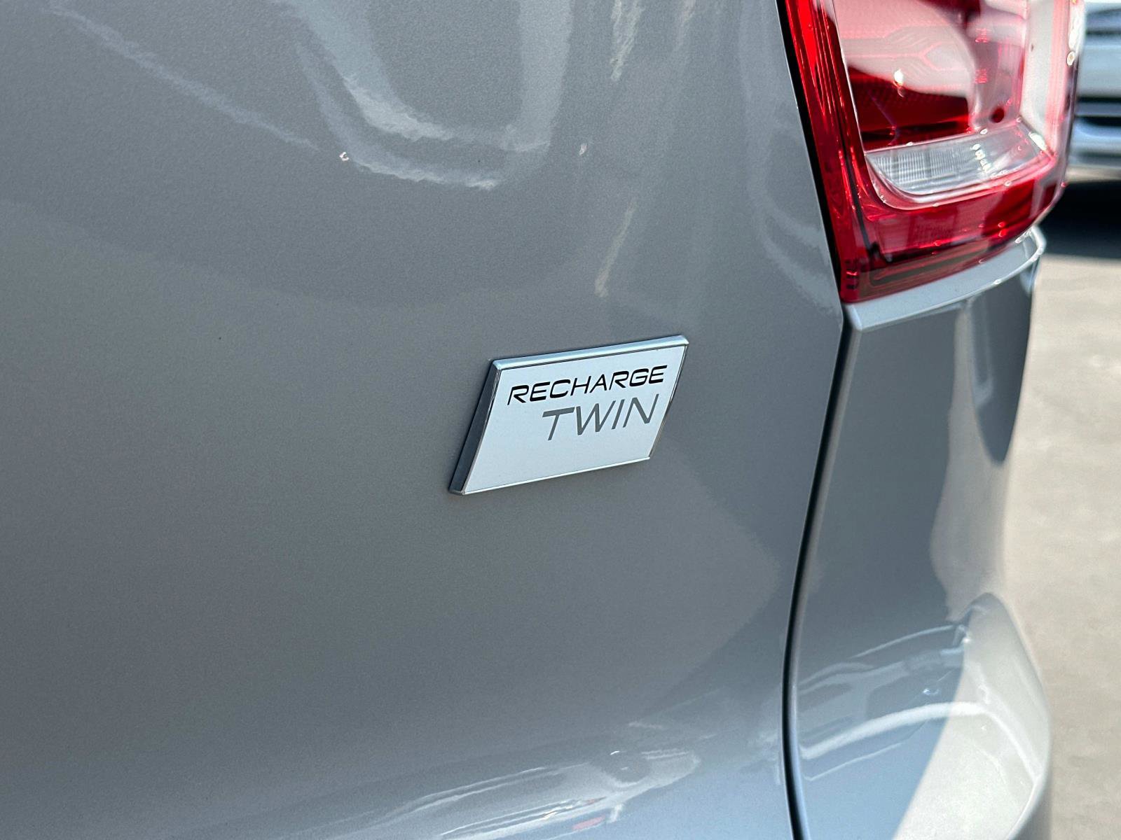 Certified 2023 Volvo XC40 Recharge Ultimate image 28