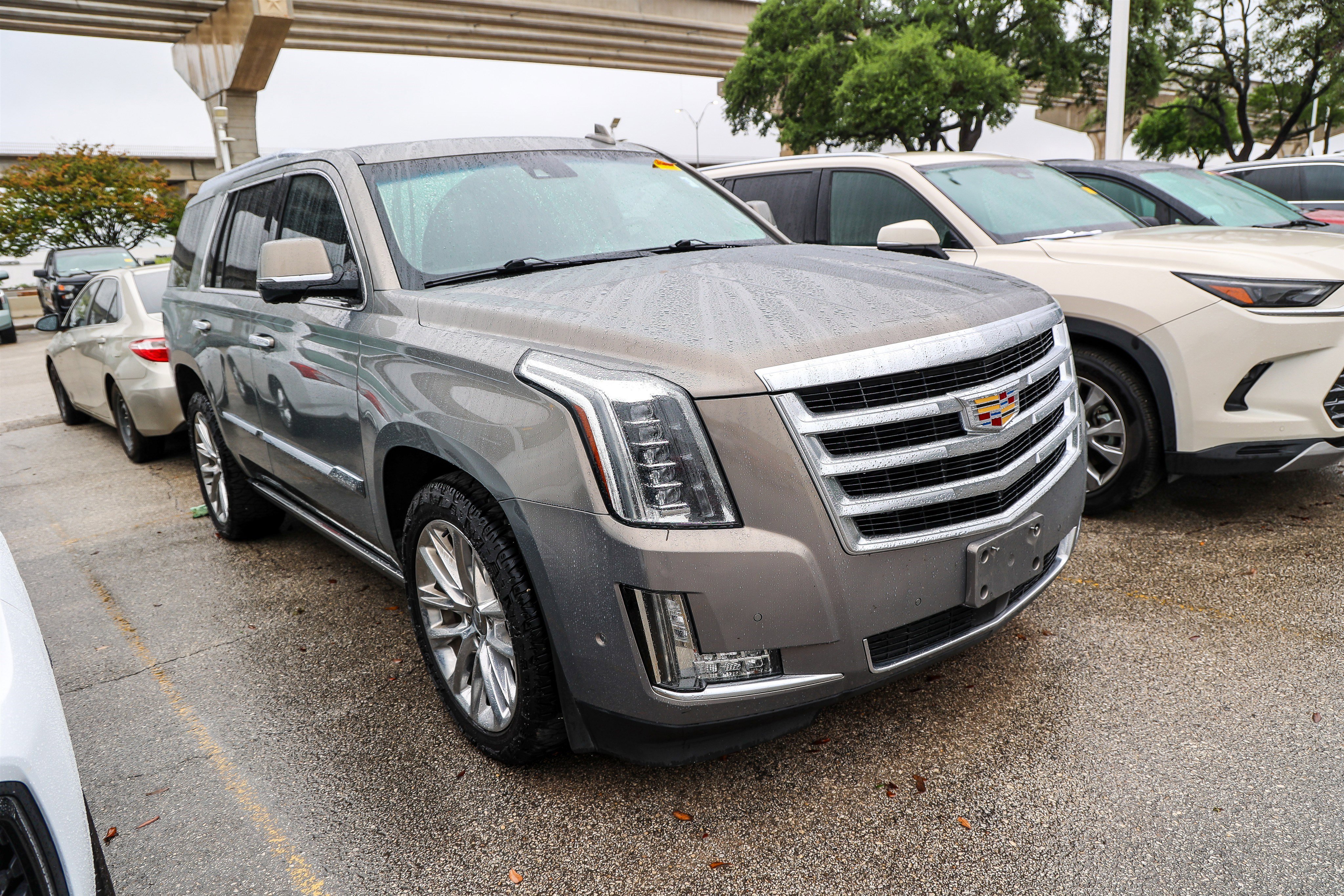 Used 2019 Cadillac Escalade Premium Luxury AWD/4WD image 6