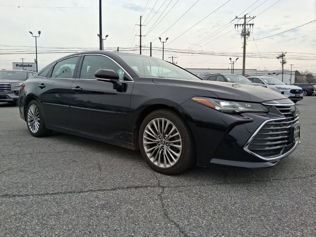 Used 2019 Toyota Avalon Limited image 3
