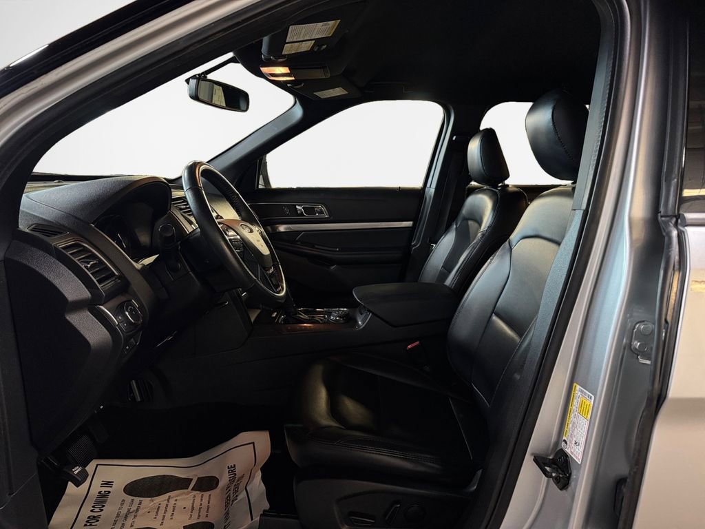Used 2019 Ford Explorer XLT w/ Equipment Group 202A AWD/4WD image 12