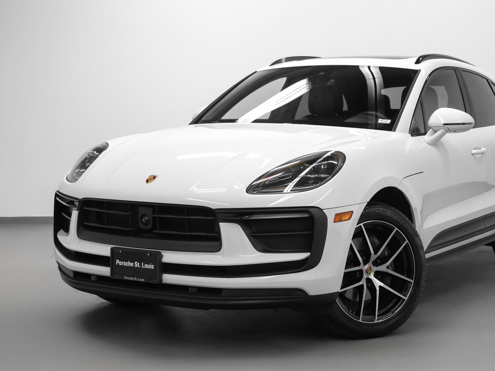 Used 2023 Porsche Macan image 7