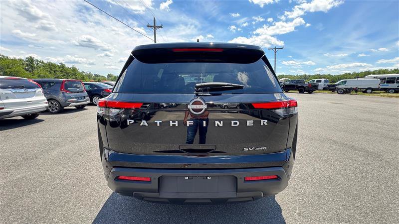 Used 2024 Nissan Pathfinder SV AWD/4WD image 17