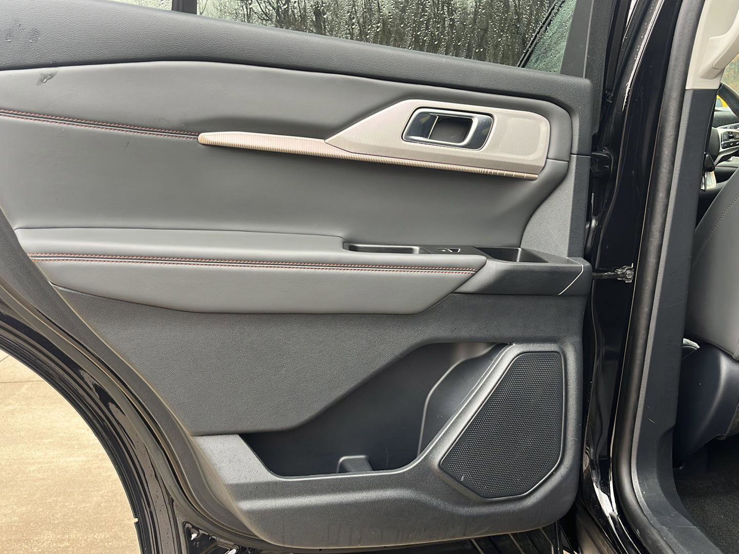 Used 2025 Ford Explorer Active w/ Active Comfort Package image 15