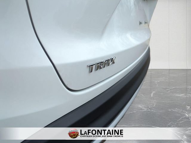 Used 2025 Chevrolet Trax LT FWD image 28