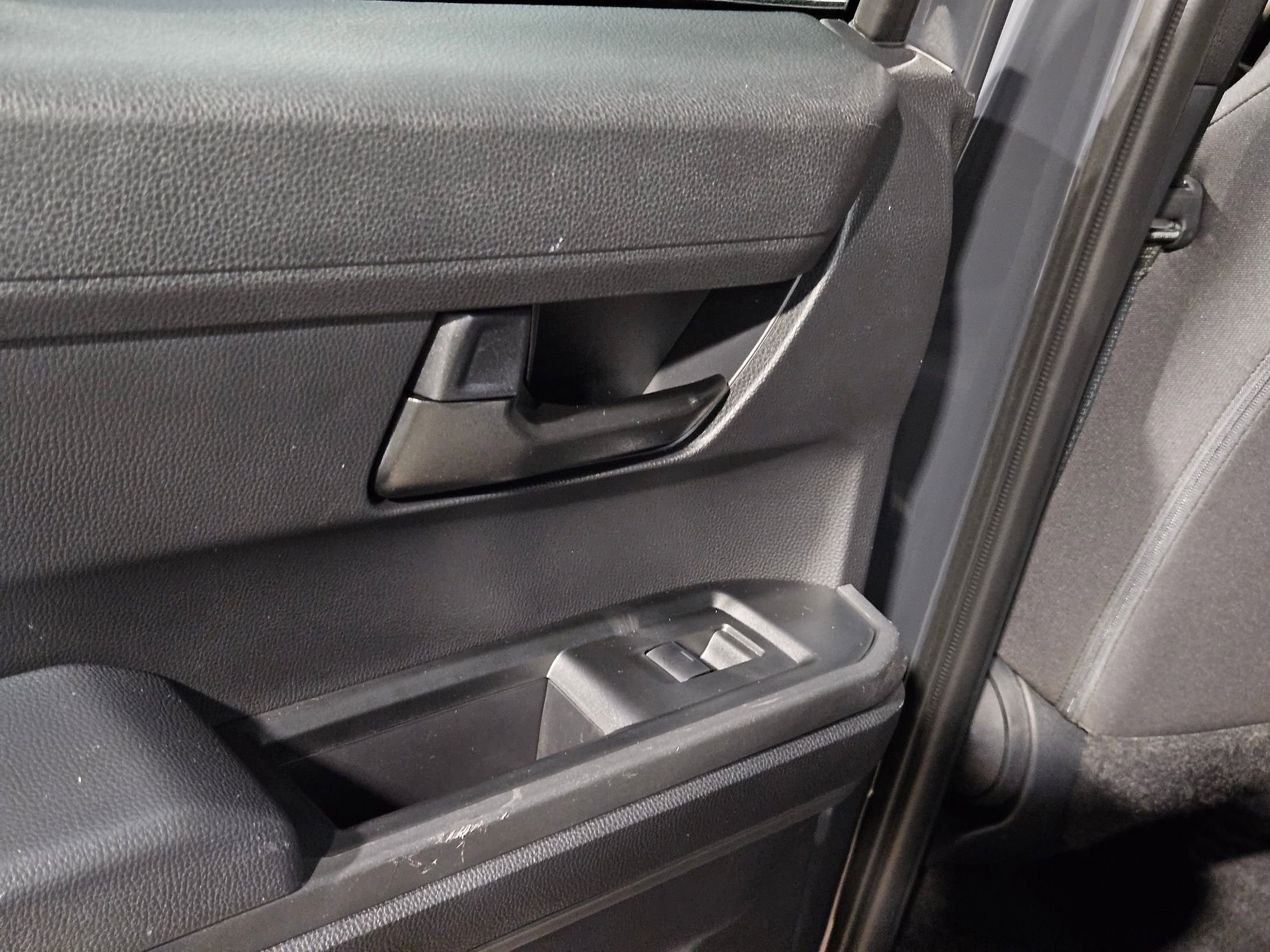 Certified 2025 Toyota Tacoma SR5 image 34