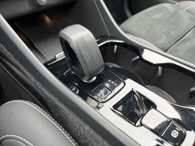 Certified 2023 Volvo XC40 B5 Plus w/ Climate Package image 19