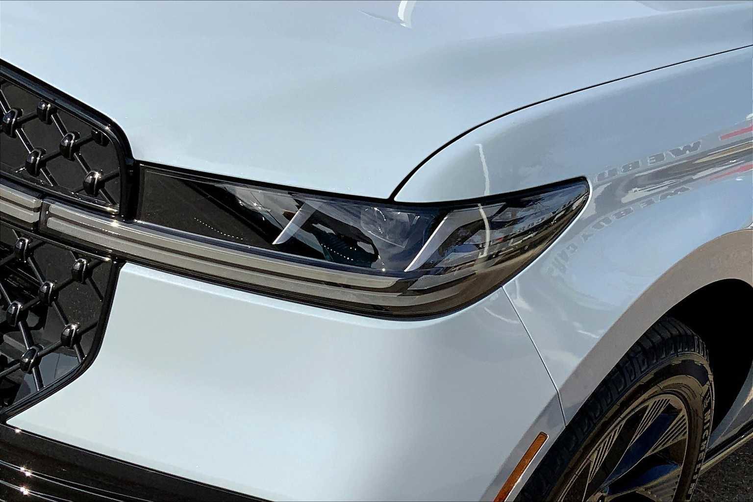 New 2025 Lincoln Navigator L Reserve w/ Jet Appearance Package image 13