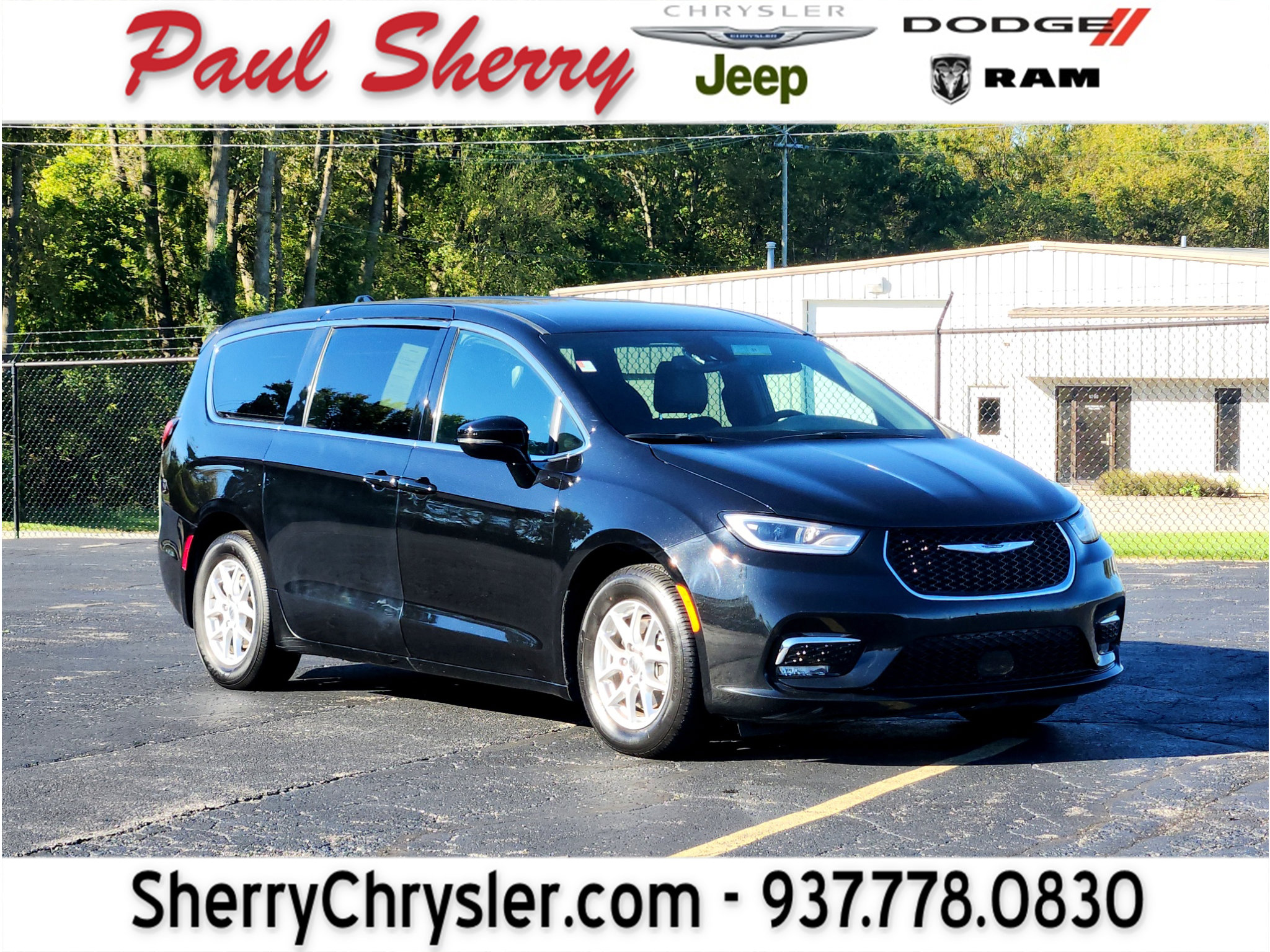 Used 2025 Chrysler Pacifica Select FWD image 1