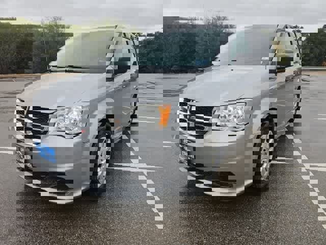 Used 2019 Dodge Grand Caravan SE w/ UConnect Hands-Free Group