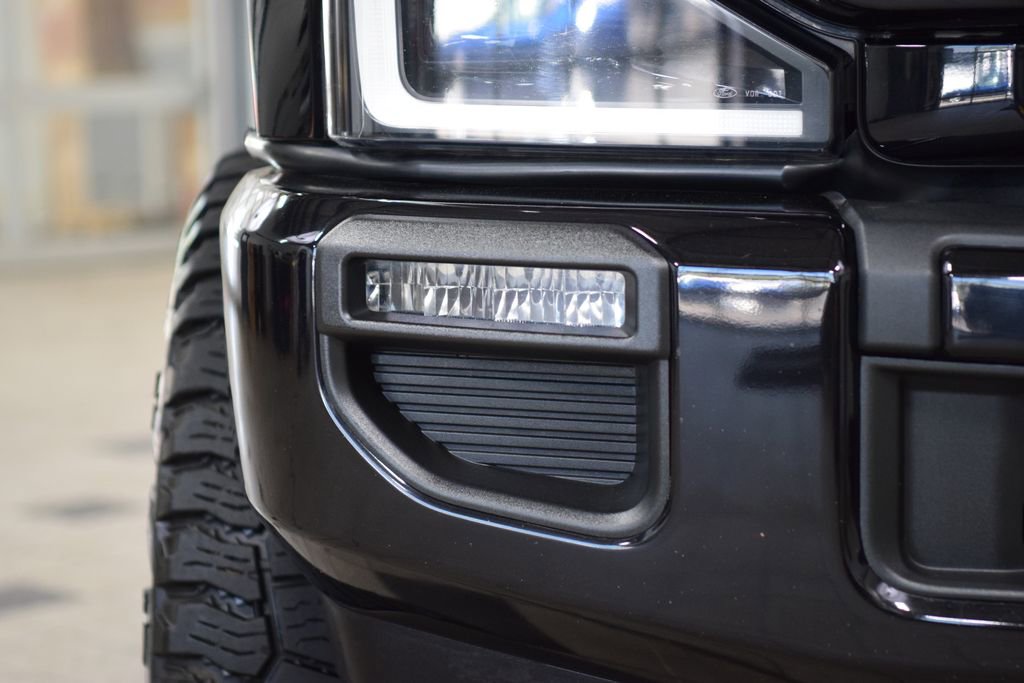 Used 2022 Ford F350 Lariat w/ Black Appearance Package image 12