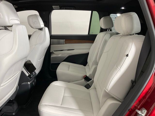 New 2026 Cadillac Vistiq Sport w/ LPO, Floor Liner Package image 32