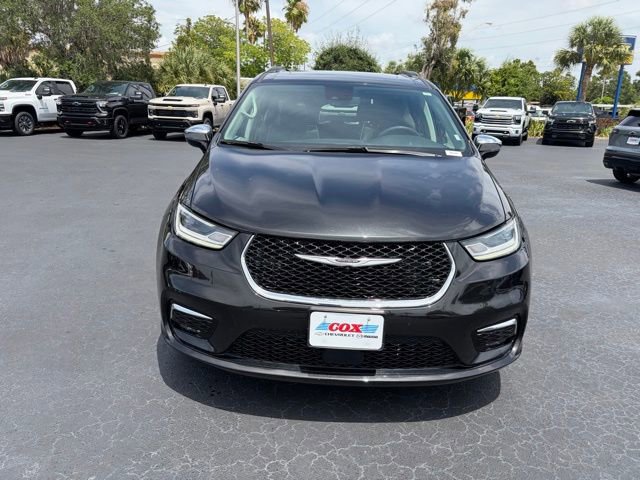 Used 2023 Chrysler Pacifica Limited FWD image 2