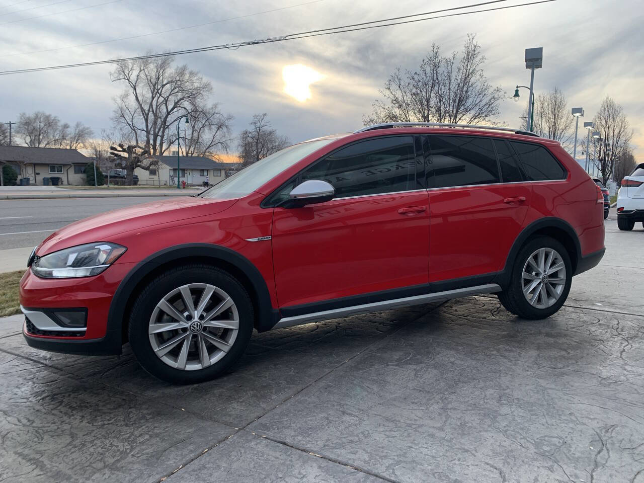 Used 2019 Volkswagen Golf Alltrack SE image 4