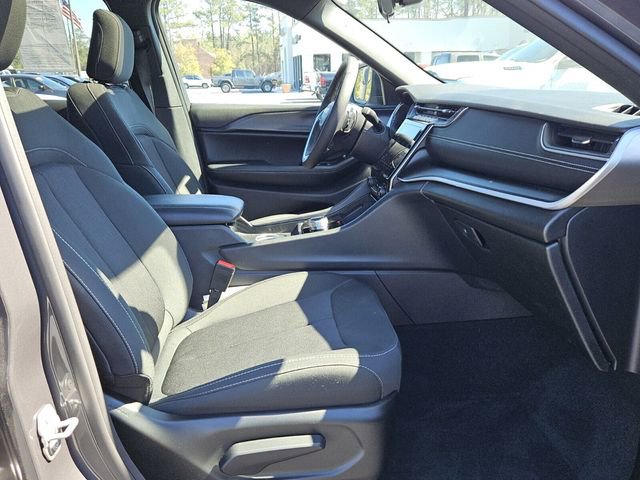 Used 2025 Jeep Grand Cherokee Laredo X image 15