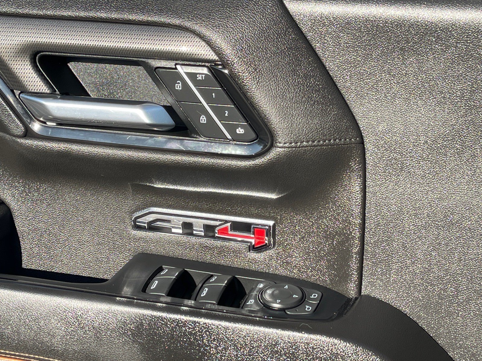 Used 2022 GMC Sierra 1500 AT4 w/ Technology Package AWD/4WD image 8
