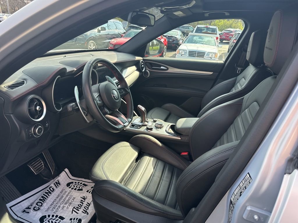 Used 2024 Alfa Romeo Stelvio AWD image 28