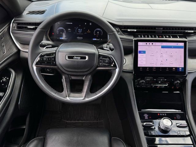 Used 2023 Jeep Grand Cherokee Overland w/ Luxury Tech Group IV AWD/4WD image 12
