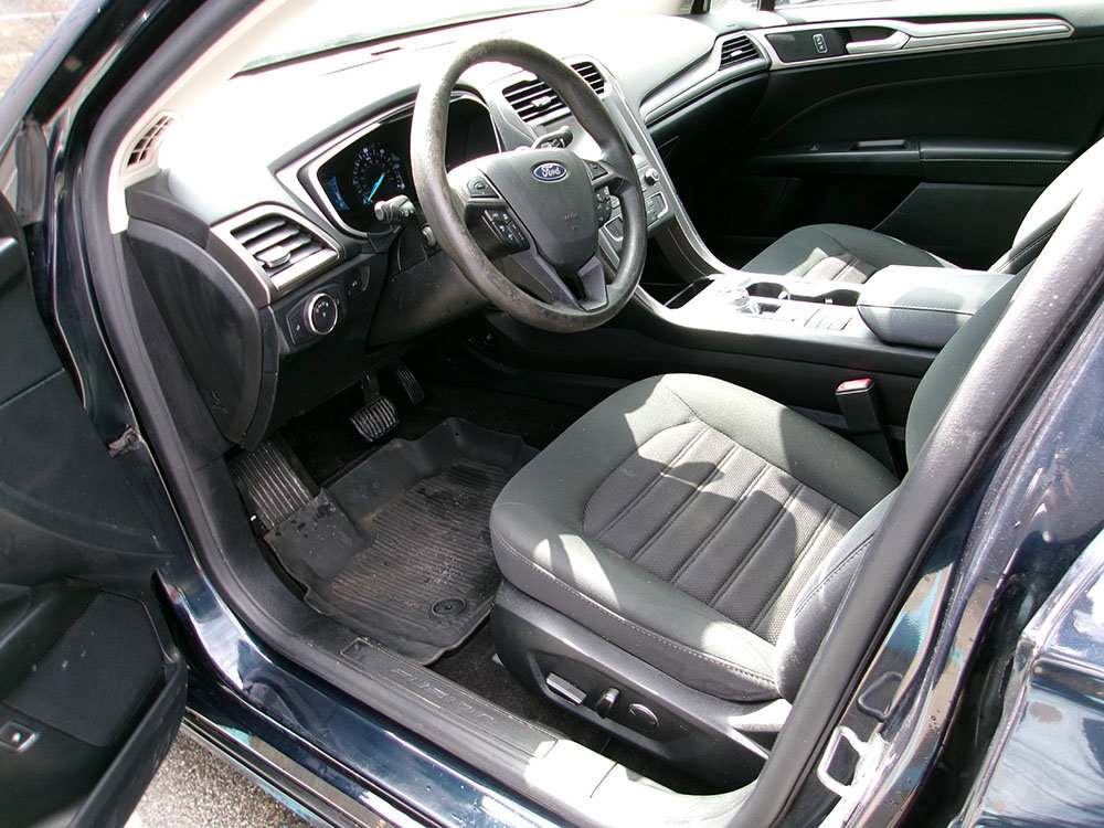 Used 2020 Ford Fusion SE FWD image 13