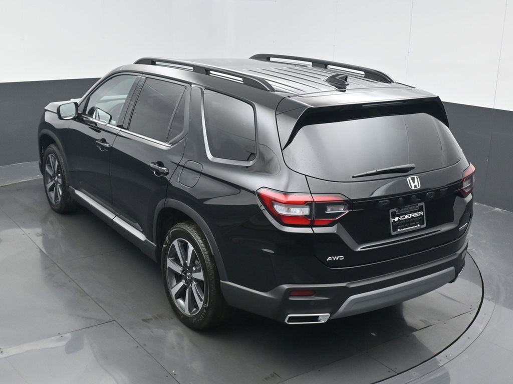 Certified 2025 Honda Pilot Touring image 18