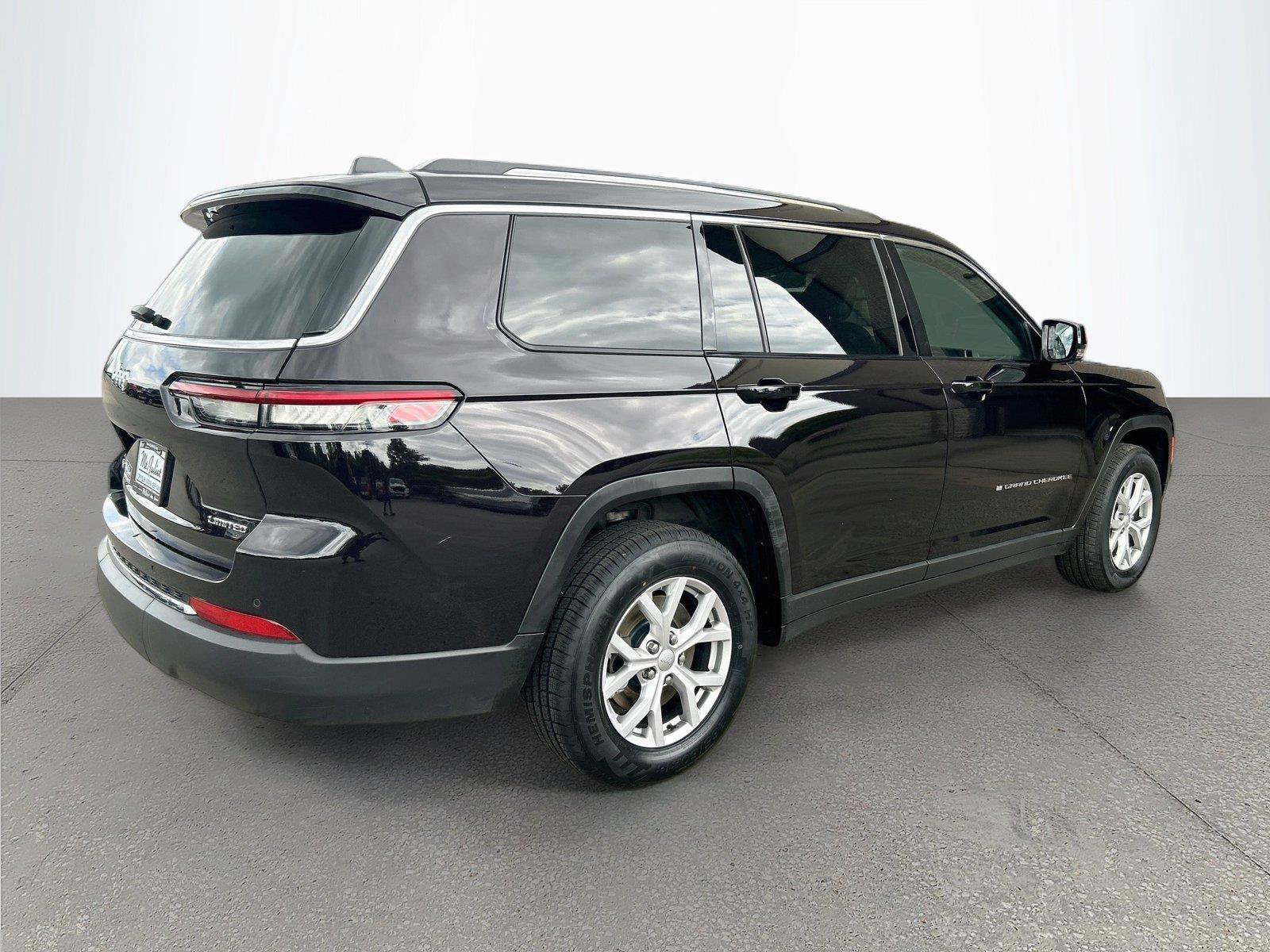 Used 2022 Jeep Grand Cherokee L Limited w/ Trailer Tow Group (B) AWD/4WD image 4