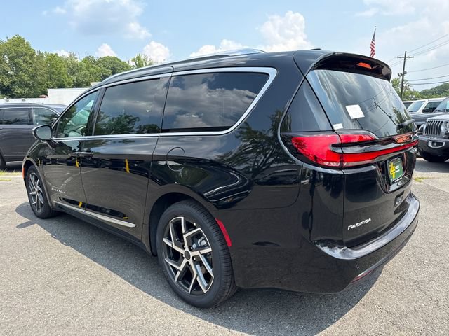 New 2027 Chrysler Pacifica Pinnacle w/ Theater Group FWD image 11