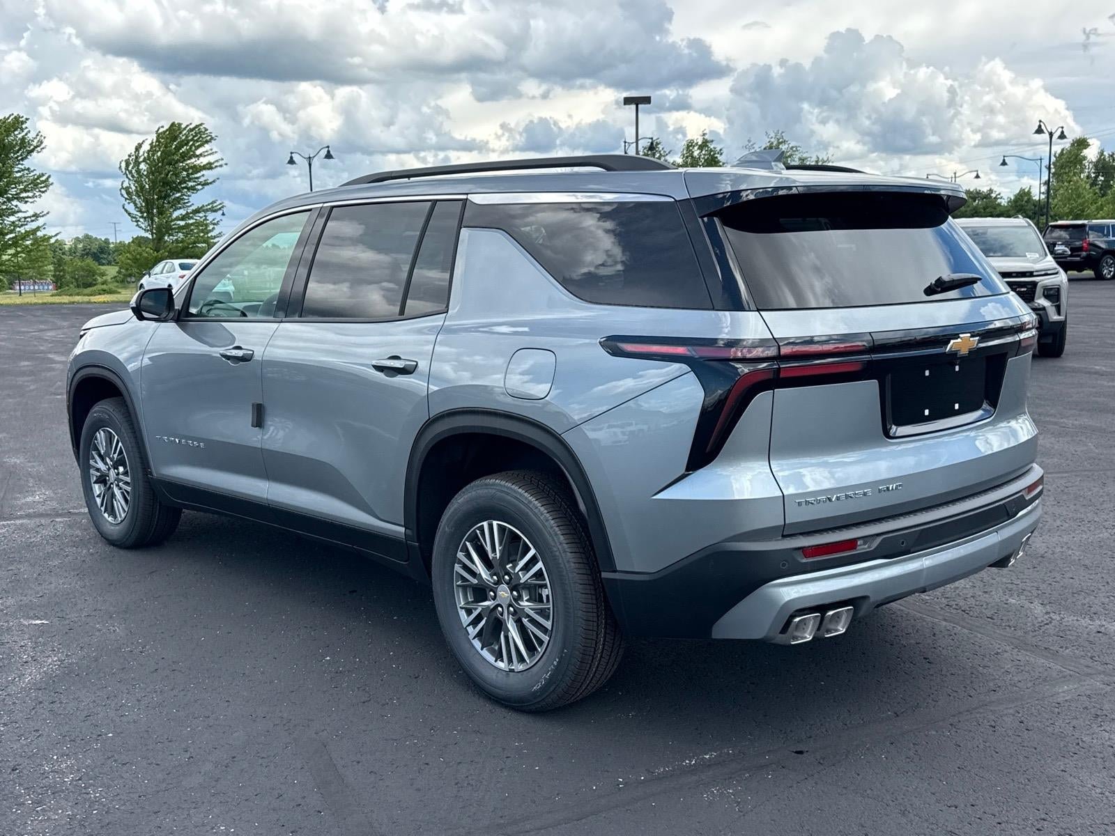 New 2026 Chevrolet Traverse LT w/ Driver Confidence Package AWD/4WD image 3