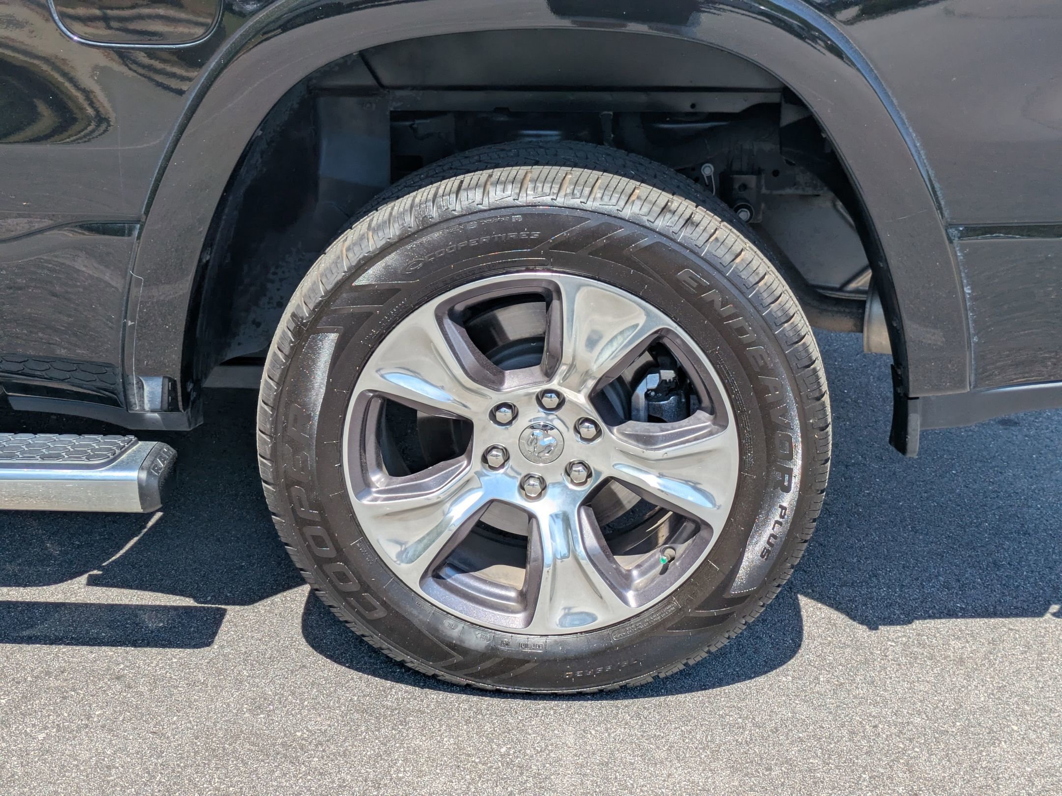 Used 2022 RAM 1500 Laramie w/ Sport Appearance Package AWD/4WD image 8