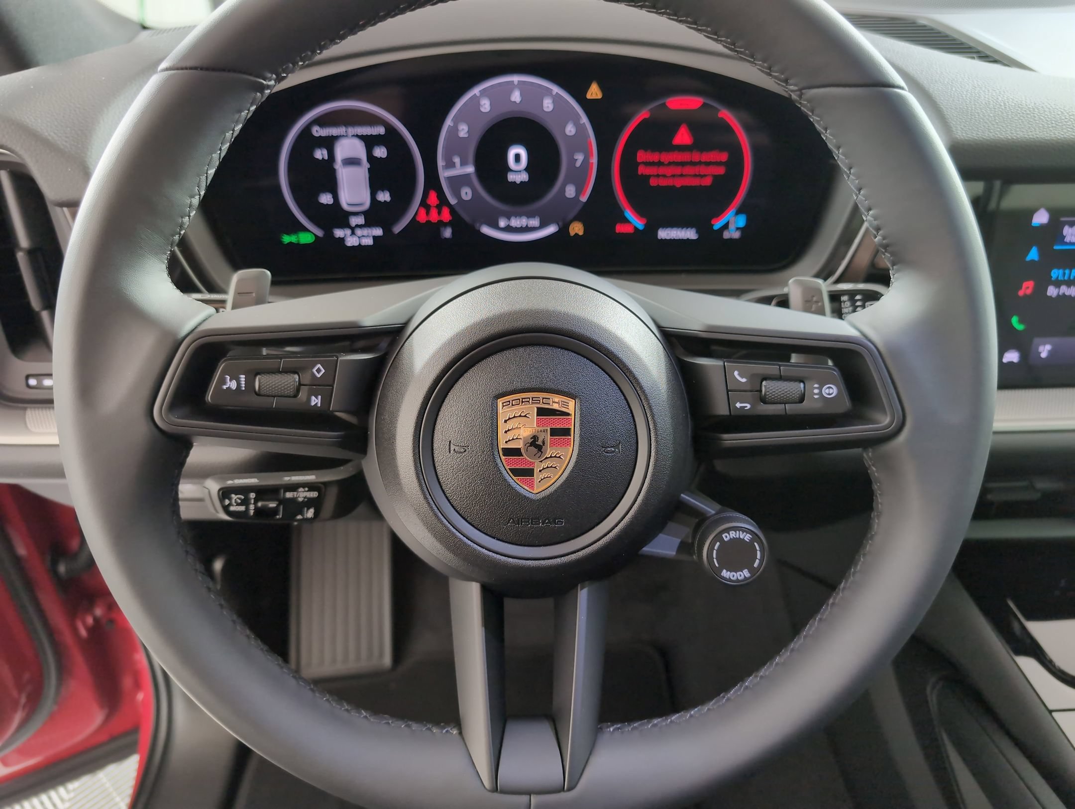 Certified 2025 Porsche Cayenne AWD/4WD image 29