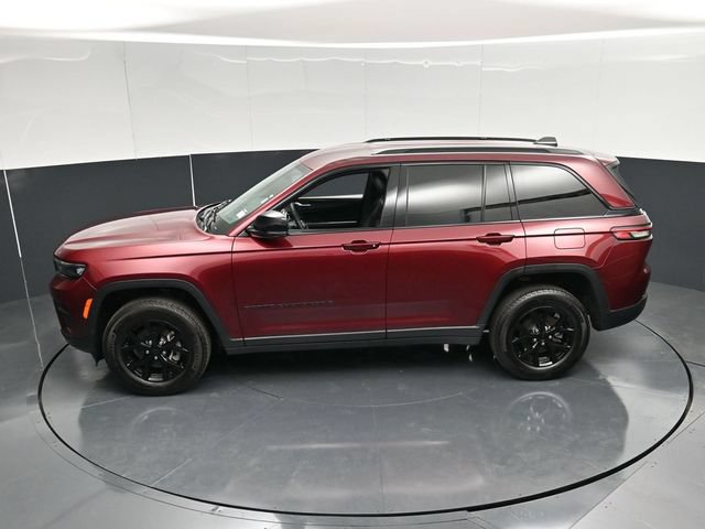 Used 2025 Jeep Grand Cherokee Altitude AWD/4WD image 48