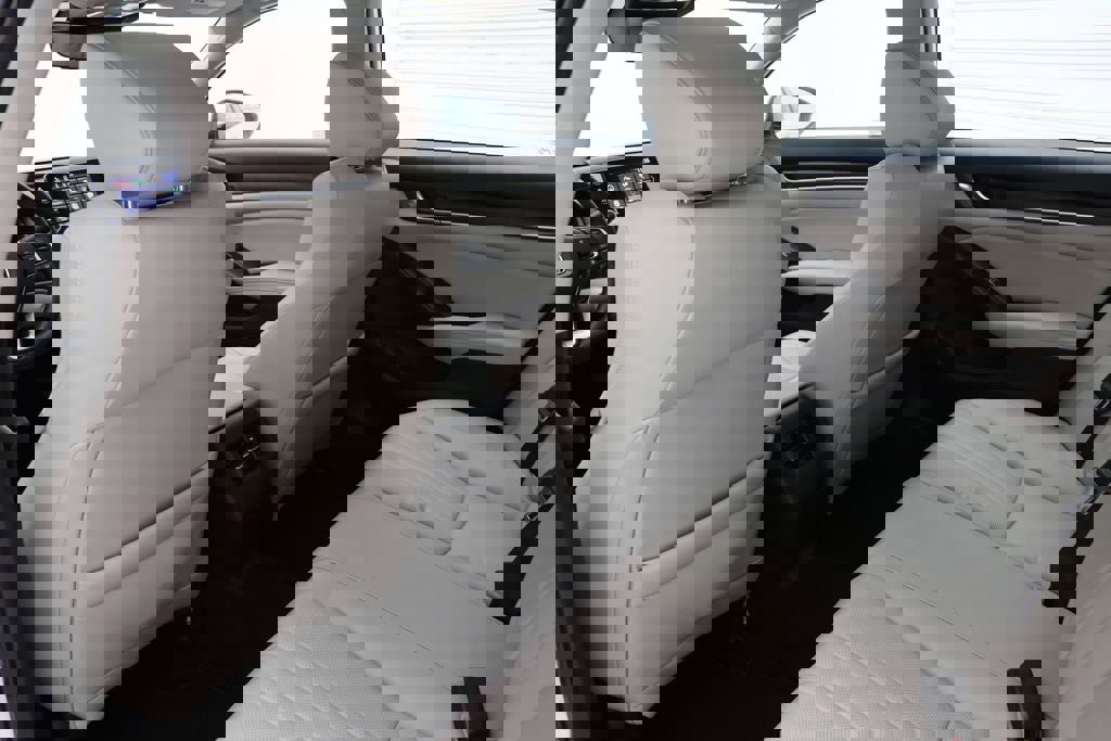 Used 2018 Honda Accord Touring image 12